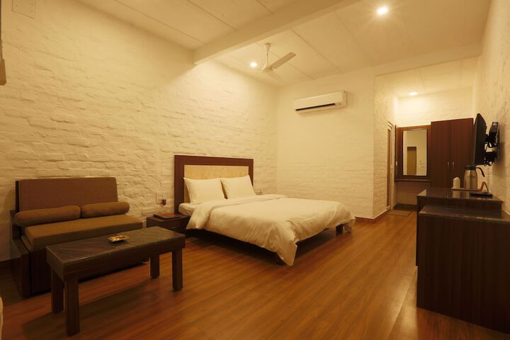Room 3 of 55