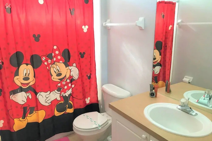 Room 6 of 28