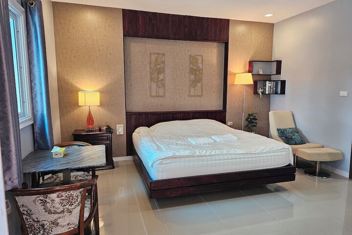 Room 2 of 40