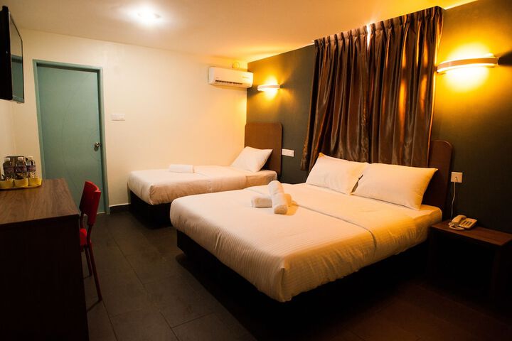 Room 9 of 33