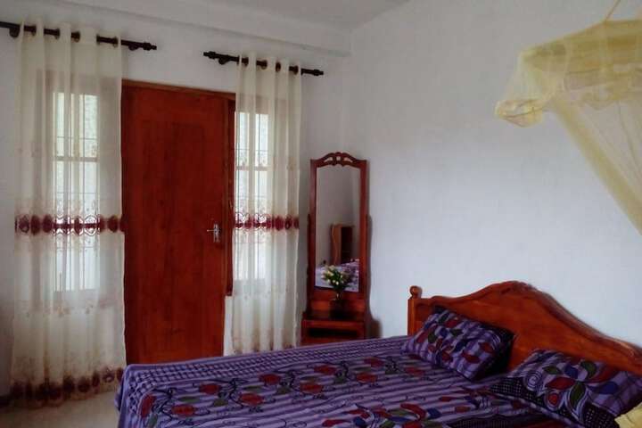 Room 4 of 10