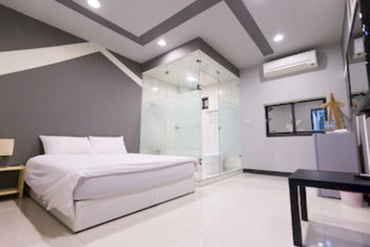 Room 6 of 7