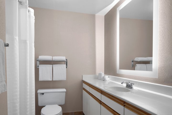 Room 16 of 28