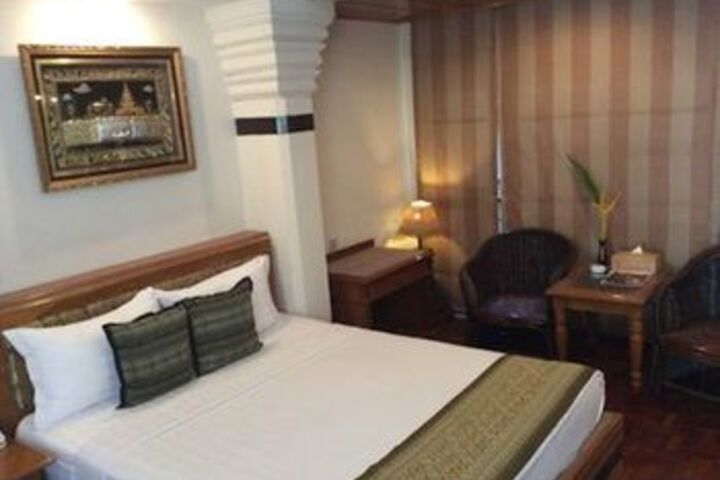 Room 13 of 26