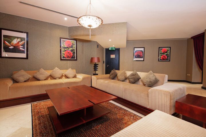 Room 6 of 179