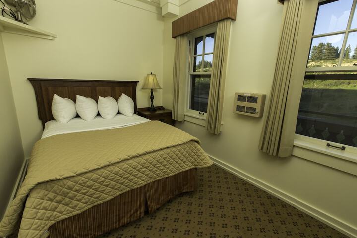Room 12 of 26