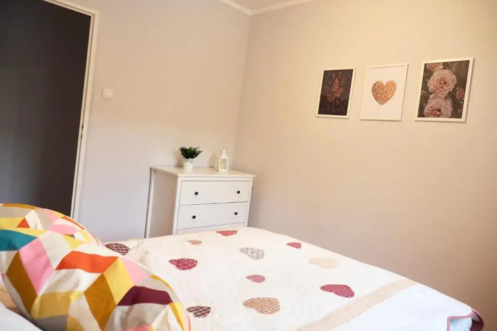 Room 4 of 10
