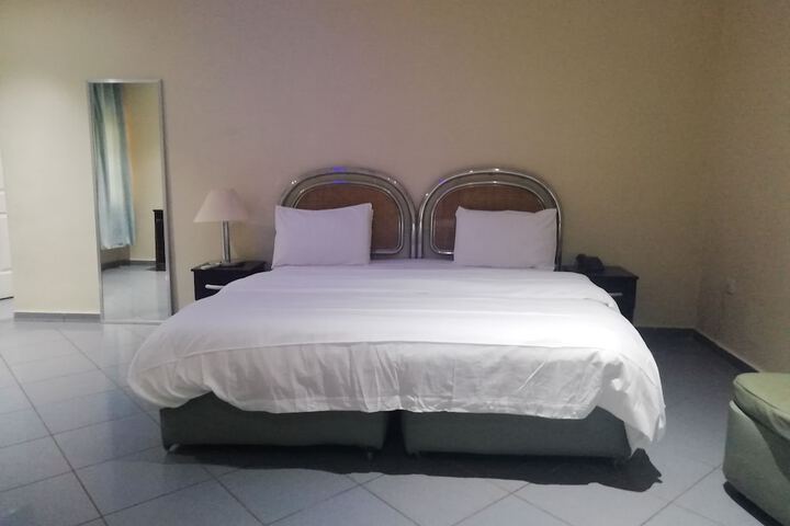 Room 9 of 35