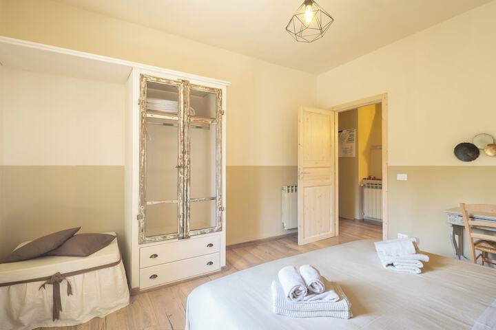 Room 13 of 83