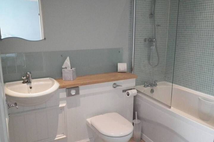 Room 6 of 10