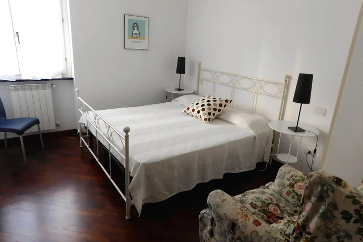 Room 3 of 8