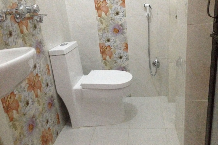 Room 6 of 94