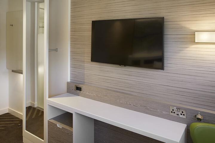 Room 16 of 31