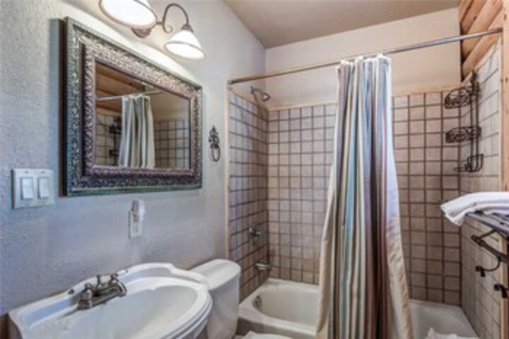 Room 3 of 25