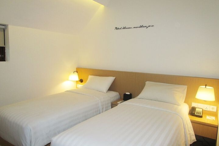 Room 25 of 63