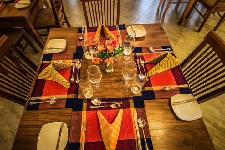 Dining 16 of 24