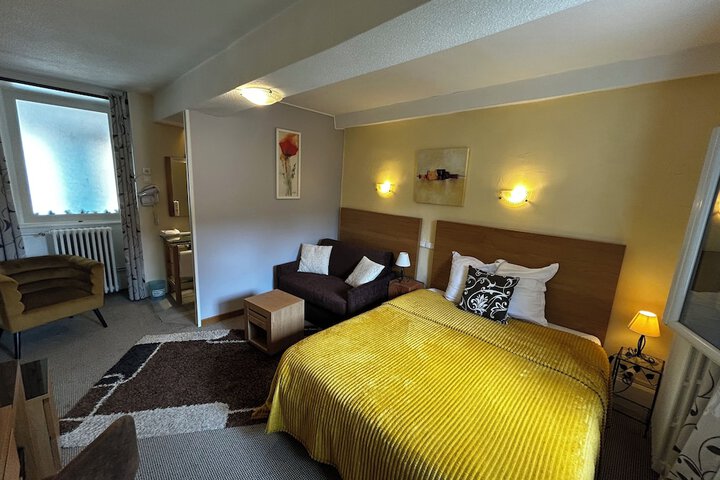 Room 27 of 51