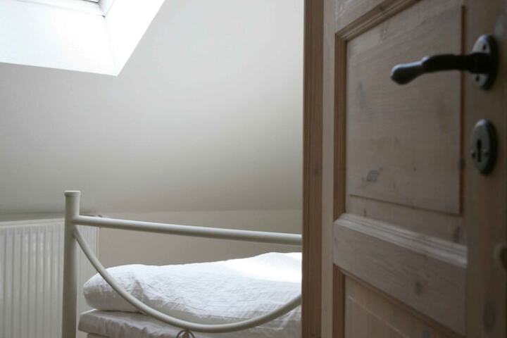 Room 15 of 189