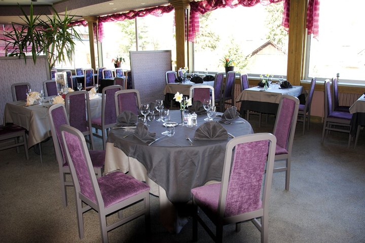 Dining 36 of 63