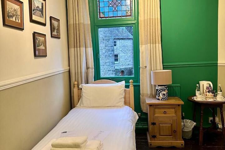 Room 2 of 25