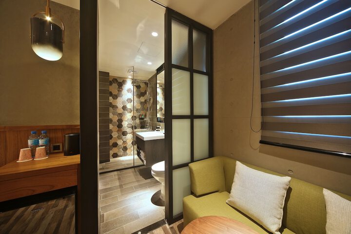 Room 14 of 33