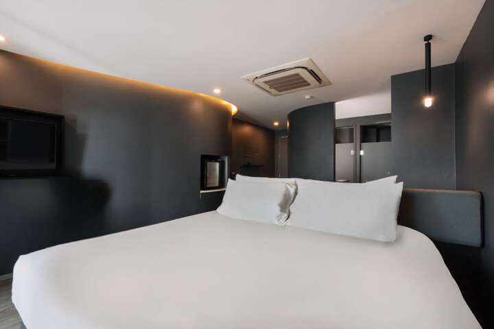 Room 27 of 54