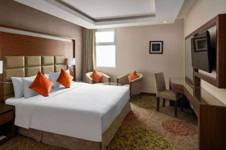 Room 4 of 13