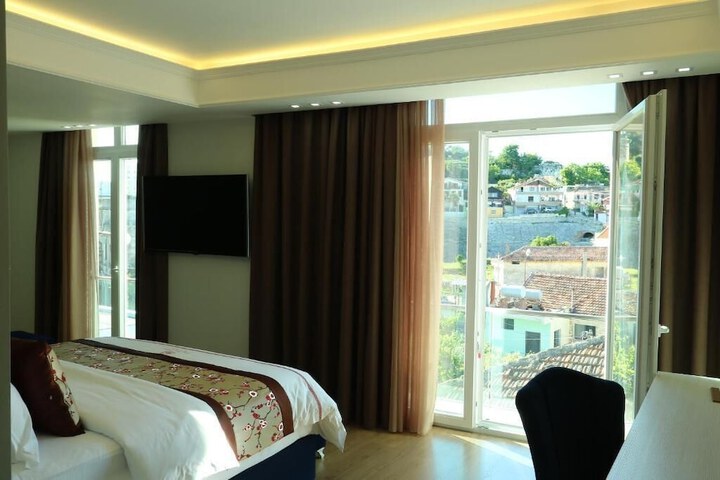 Room 10 of 29