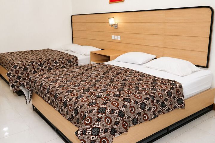 Room 2 of 40