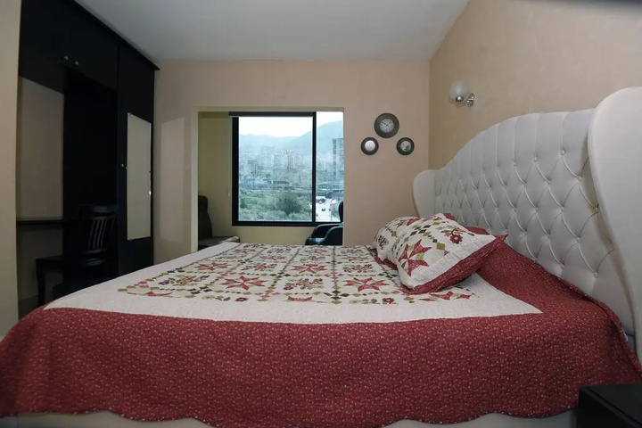Room 4 of 18
