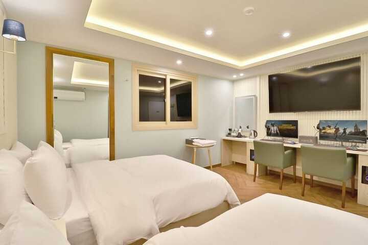Room 14 of 63