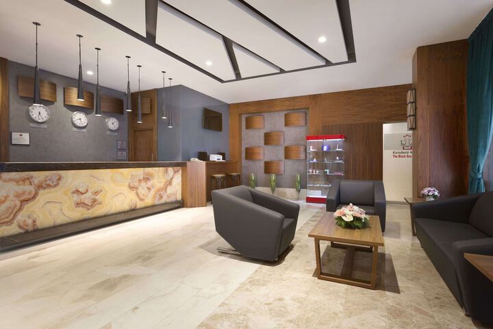 Entrance & Lobby