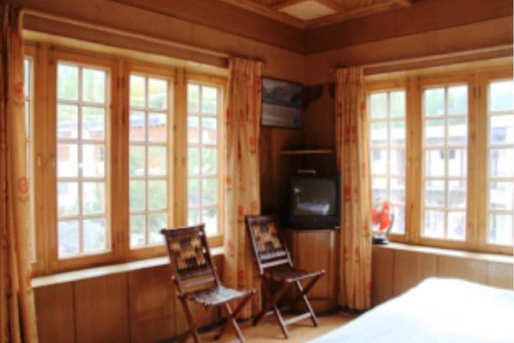 Room 4 of 6