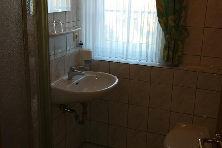 Room 16 of 35