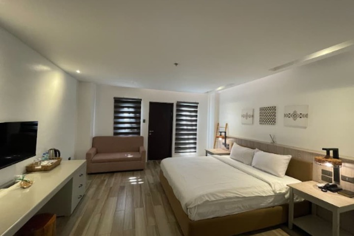 Room 33 of 72