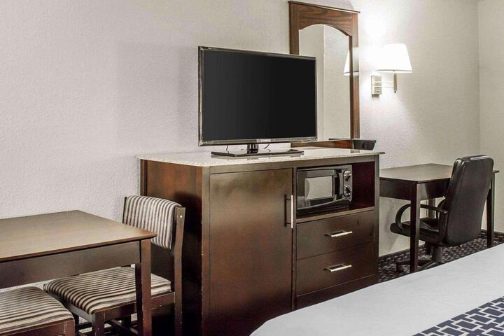 1 King Bed (6 of 6)