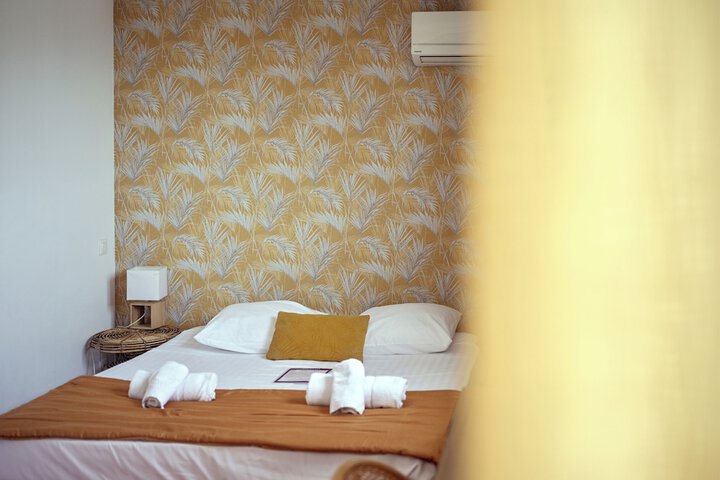 Room 42 of 94