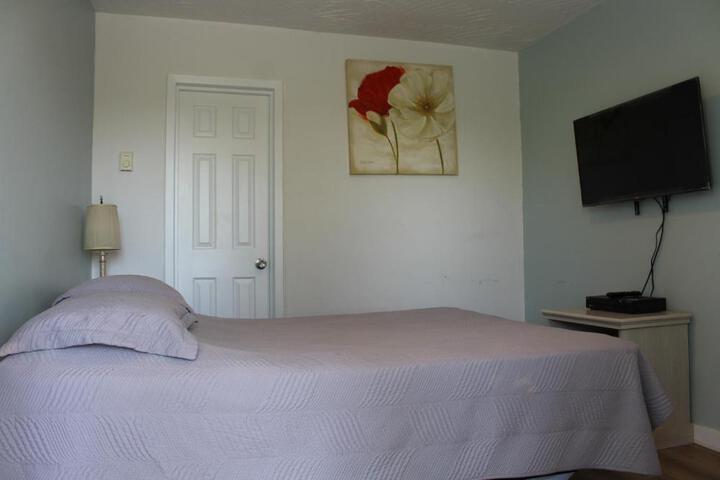 Standard Room, King or Two Doubles (4 of 7)