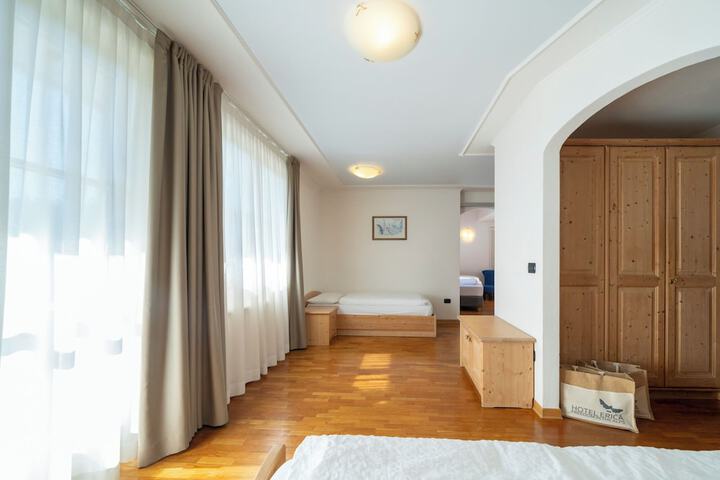 Room 61 of 173