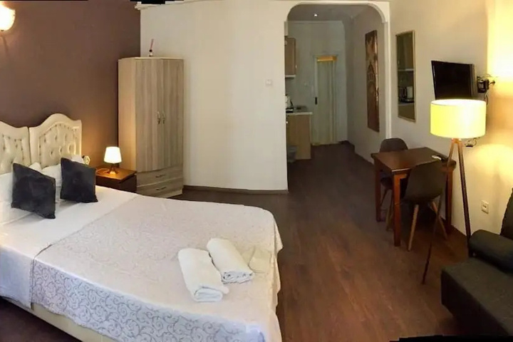 Room 6 of 17