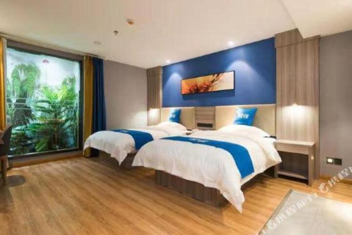 Light stay Yuexiang Hotel (Xian Yanta High-tech 3rd Road)