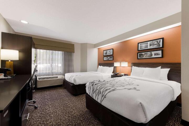 2 Double Beds (2 of 10)