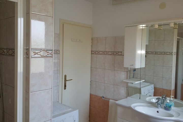 Room 24 of 34