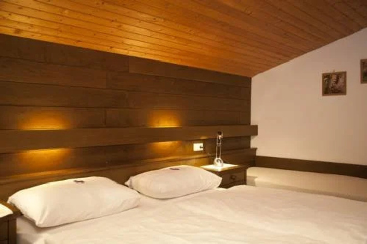 Room 4 of 14
