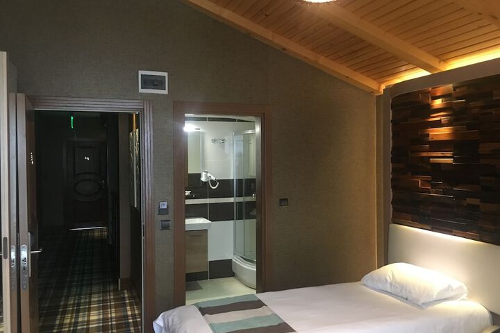 Room 16 of 35