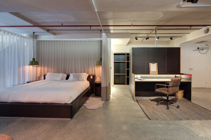 Room 72 of 308