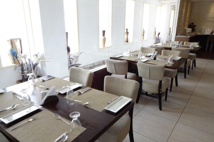 Dining 42 of 65