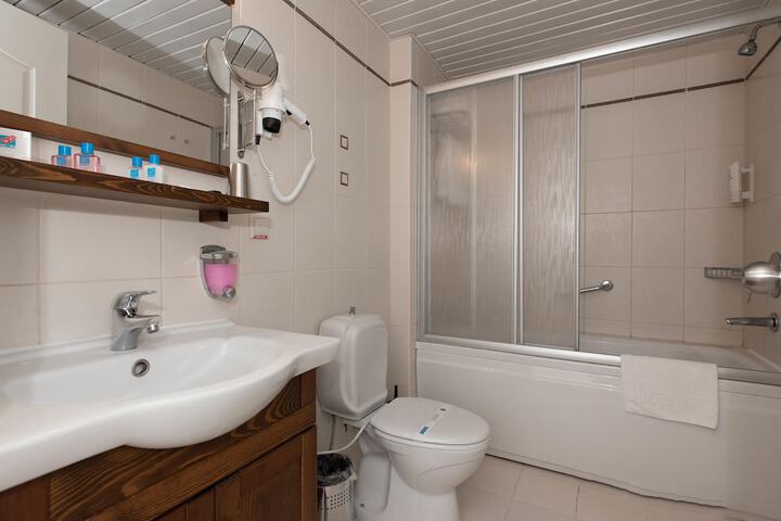 Room 15 of 29