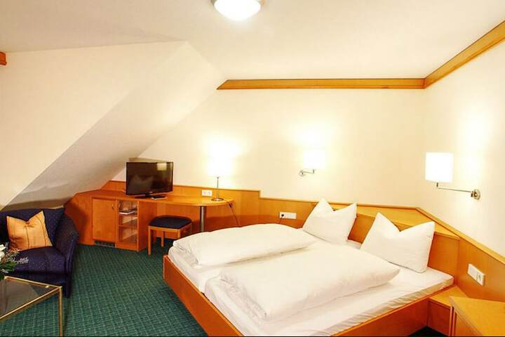 Room 3 of 42