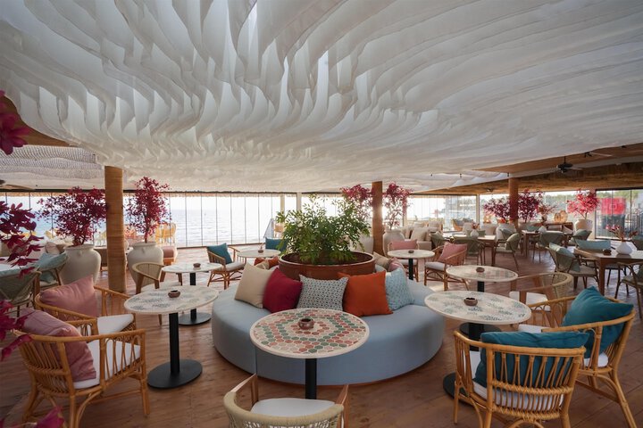 Lounge 199 of 241
